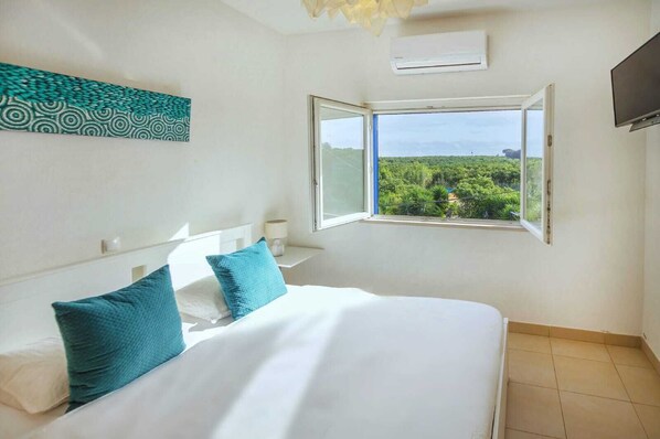 4 sovrum, skrivbord, strykjärn/strykbräda och gratis wi-fi