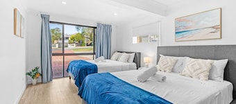 Sunnybank Studio Retreat | 2 Beds, 4 Guests
