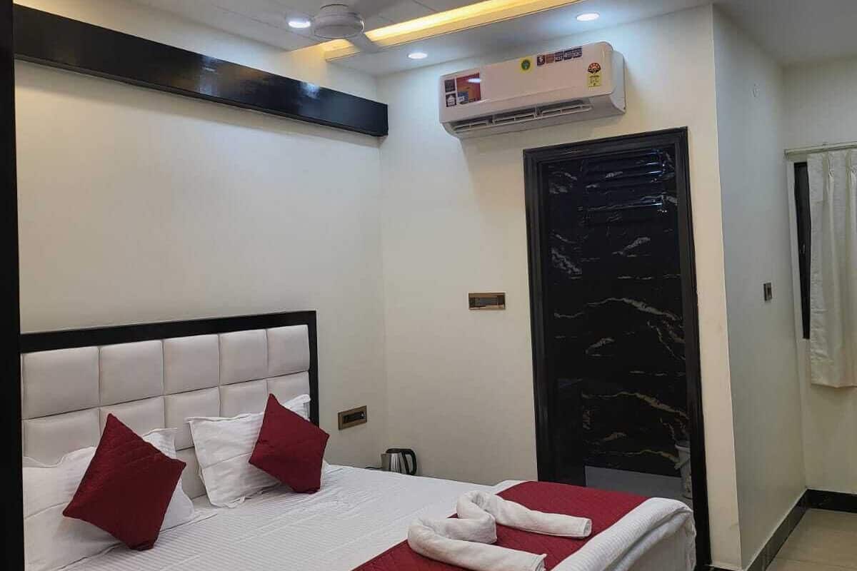 Deluxe Double Room | Free WiFi, bed sheets
