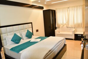 Deluxe Double Room | Premium bedding, in-room safe, soundproofing, free WiFi - Hotel MKG Inn Club and Bar Jaipur (Jaipur)