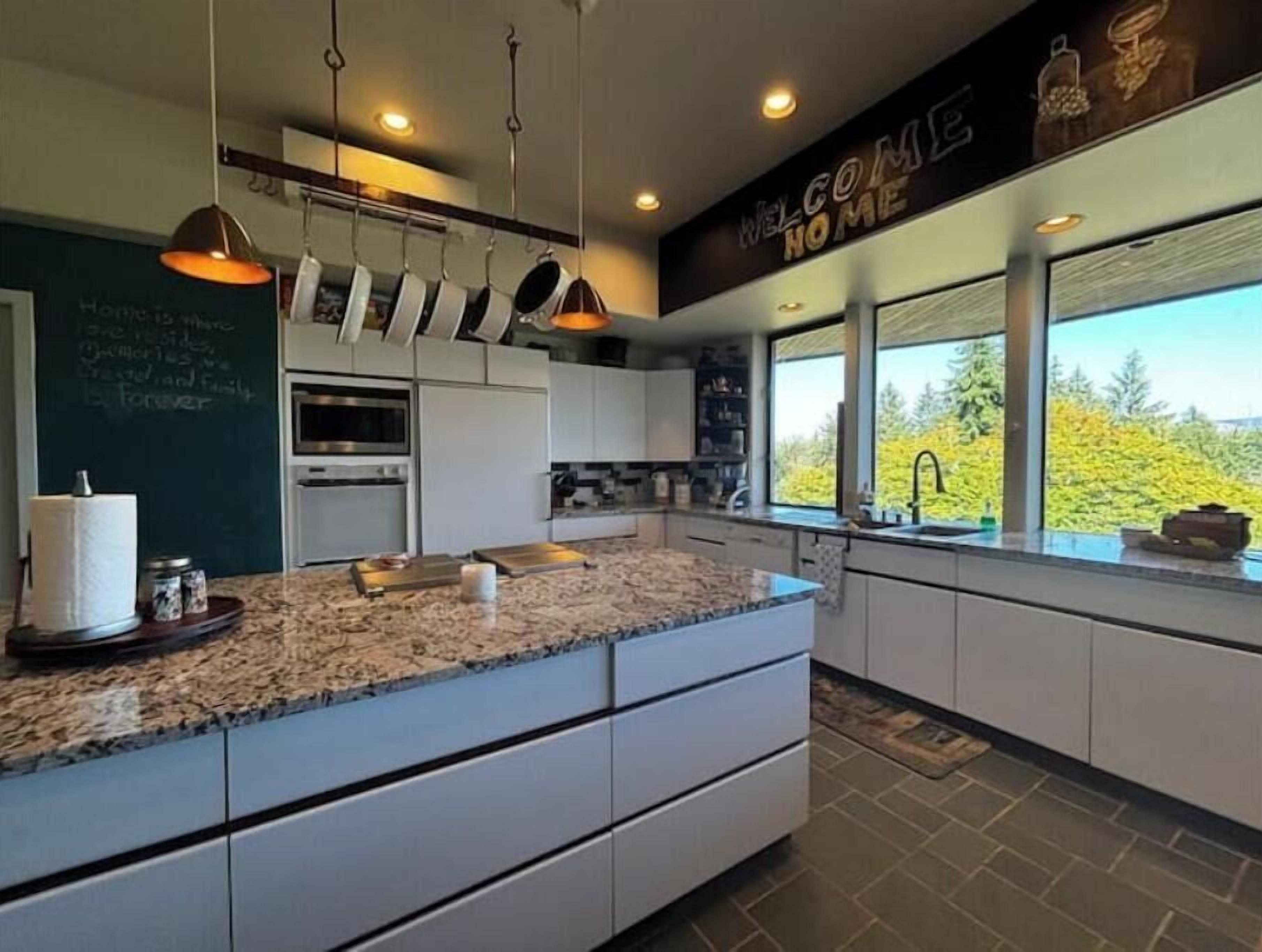 Frigorífic, microones, forn i placa de cuina 