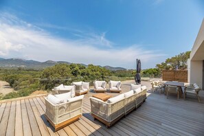 Outdoor dining - Villa Monte Sereno Luxury 3 mn walk from Pinarellu beach (Zonza)