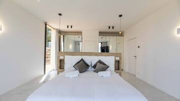 5 slaapkamers, een strijkplank/strijkijzer, reisbedje, gratis wifi