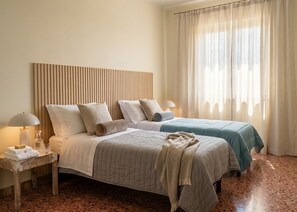 2 bedrooms, iron/ironing board, free WiFi, bed sheets
