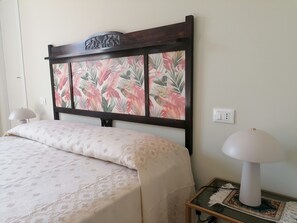 2 makuuhuonetta, silitysrauta/-lauta, ilmainen Wi-Fi, vuodevaatteet