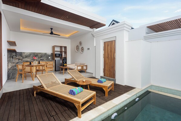 Villa de lujo, vista a la alberca | Área de sala de estar