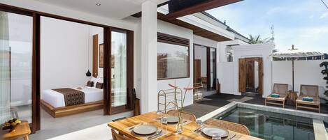 Vila, 2 quartos, piscina particular (Rama) | Área de estar | Smart TV 42 polegadas com canais a cabo