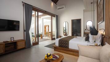 Vila, 1 quarto, piscina particular (Wibisana) | Cofres nos quartos, escrivaninha, espaço de trabalho para notebook