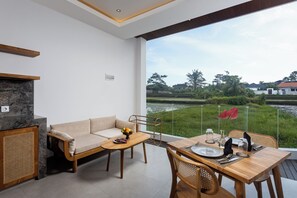 Luxury-Villa, Kochnische, Poolblick | Terrasse/Patio