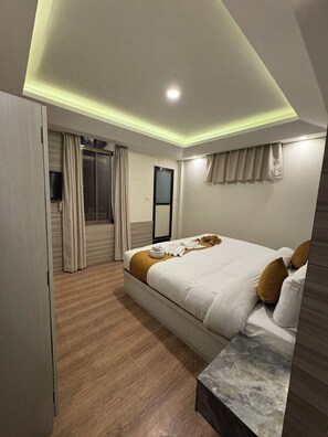 Superior Double Room | Laptop workspace, free WiFi, bed sheets - Evara Hotel & Apartment (Kathmandu)