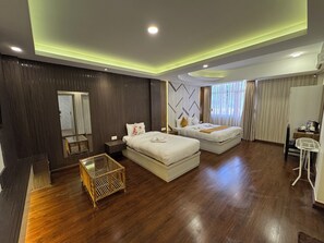 Studio – deluxe, kjøkken | Skrivebord for bærbar PC, wi-fi (inkludert) og sengetøy