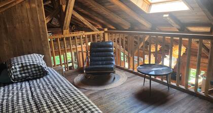 Chalet isolĂ© en pleine nature, forĂȘt, riviĂšre...