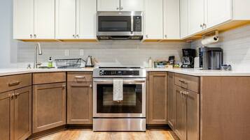 Micro-ondes, four, plaque de cuisson, lave-vaisselle