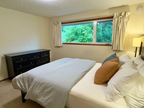 2 habitaciones, tabla de planchar con plancha, wifi y ropa de cama