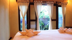 Unclassified image, 4 of 31, button - Menjangan Sari (Bali)