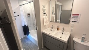 Standard Room | Shared bathroom - Grand House (Chicago)
