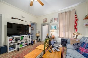 City Apartment | Living area