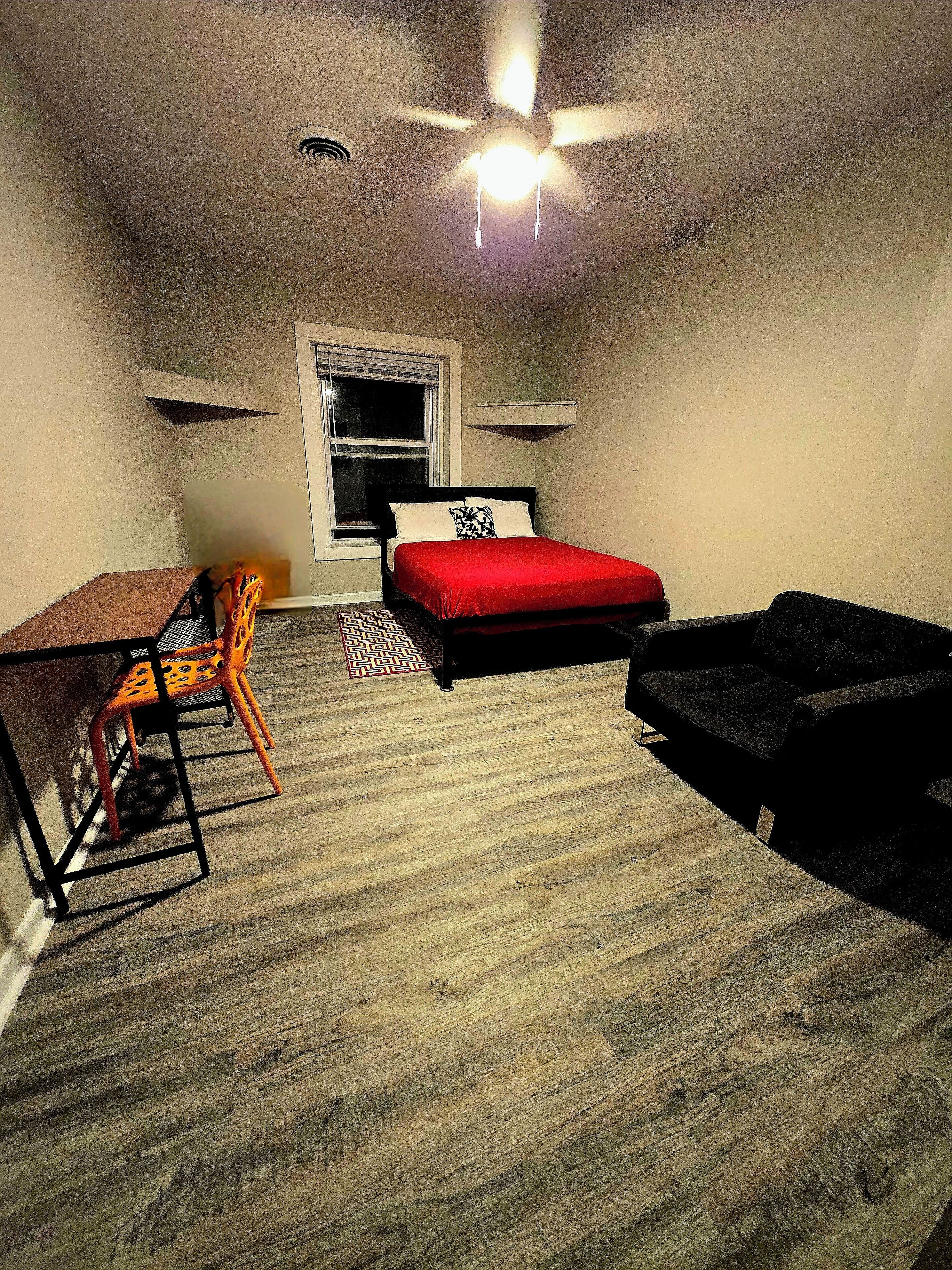 Standardzimmer | Betten mit Memory-Foam-Matratzen, individuell dekoriert