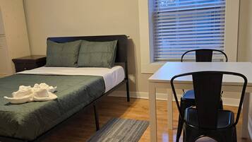 プレミア スタジオスイート | 低反発ベッド、客室ごとに異なる装飾、客室ごとに異なるインテリア、デスク