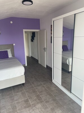 1 bedroom, internet, bed sheets