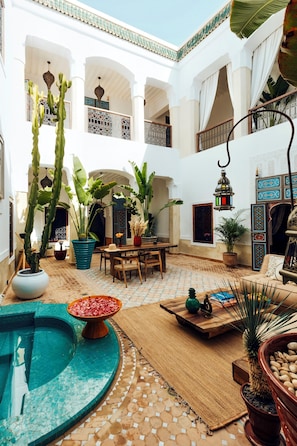 Outdoor dining - Kenzara Suites & Pool, Your private escape (Marrakesh)