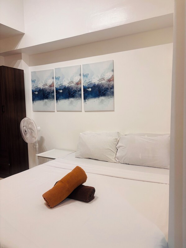 1 bedroom, iron/ironing board, internet, bed sheets