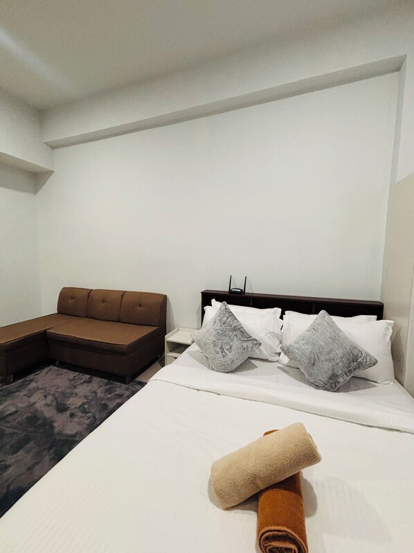 1 bedroom, iron/ironing board, internet, bed sheets