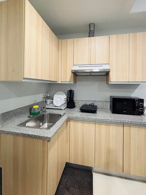 Fridge, microwave, stovetop