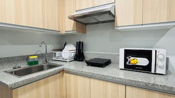 Fridge, microwave, stovetop