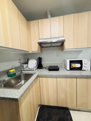 Fridge, microwave, stovetop
