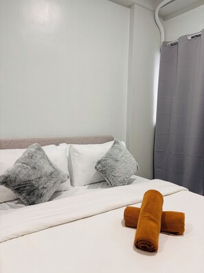 1 chambre, fer et planche à repasser, accès Internet, draps fournis