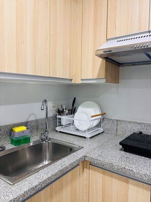 Fridge, microwave, stovetop