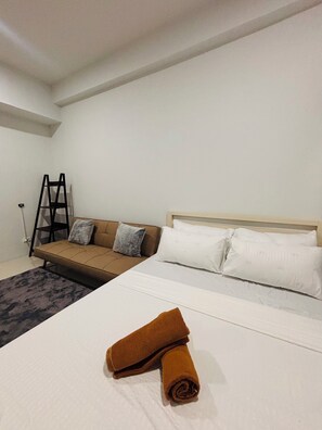 1 bedroom, iron/ironing board, internet, bed sheets