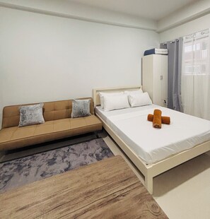 Iron/ironing board, internet, bed sheets