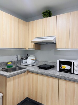 Fridge, microwave, stovetop