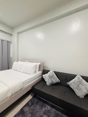 Iron/ironing board, internet, bed sheets