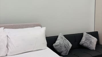 1 slaapkamer, een strijkplank/strijkijzer, internet, beddengoed