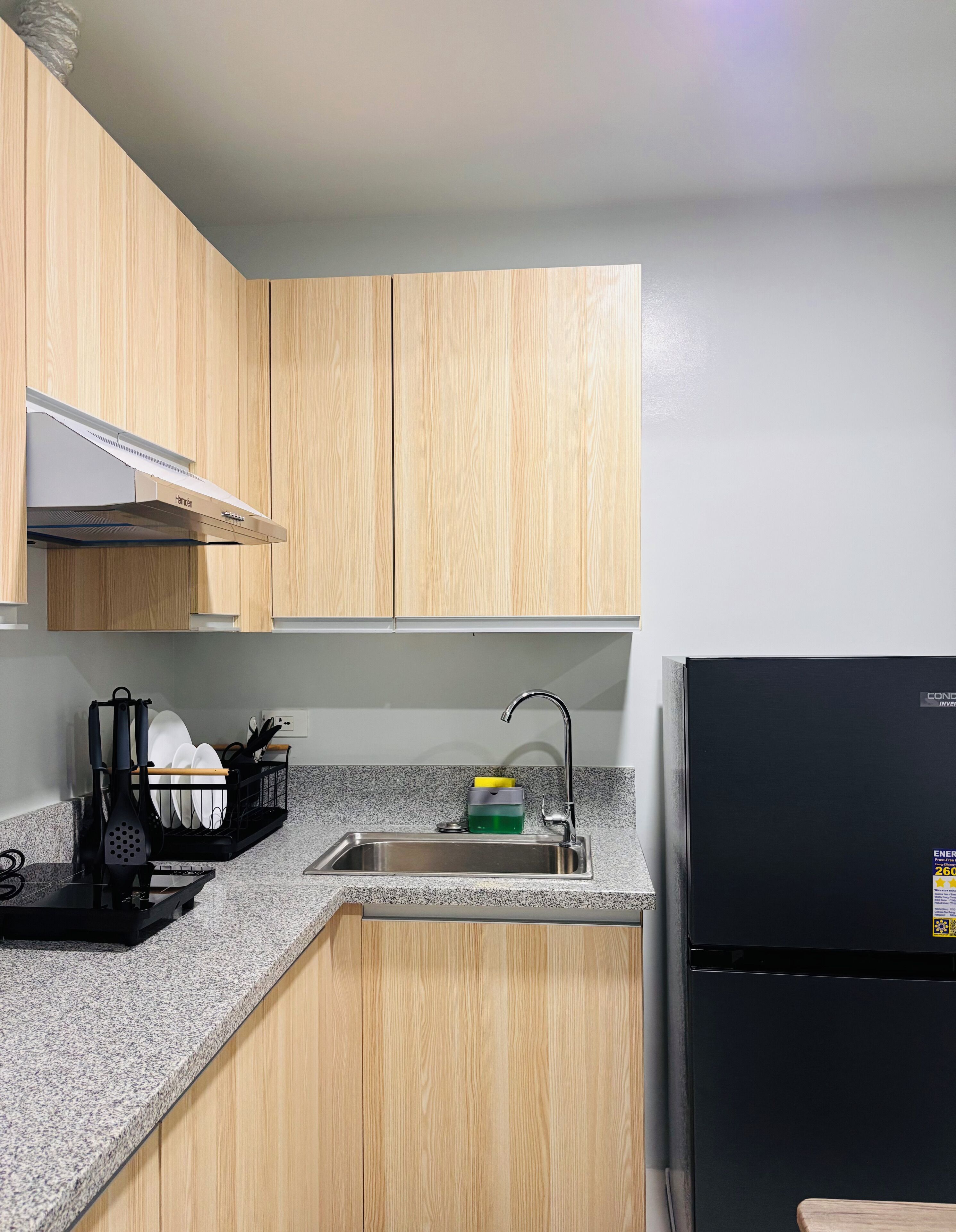 Fridge, microwave, stovetop, cookware/dishes/utensils