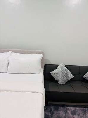 Iron/ironing board, internet, bed sheets