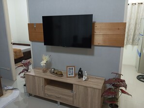 3 habitaciones, tabla de planchar con plancha, internet y ropa de cama 