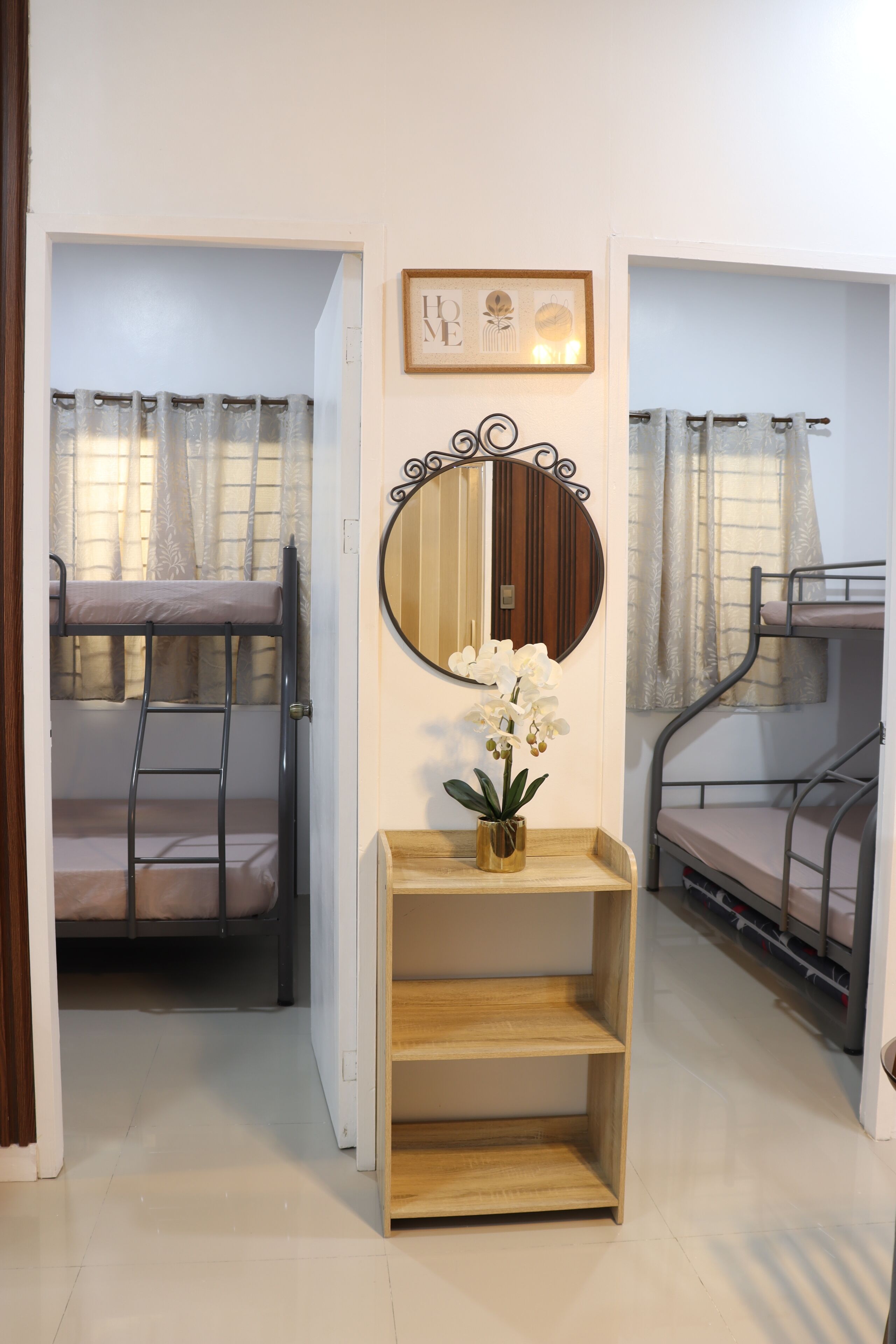 3 habitaciones, tabla de planchar con plancha, internet y ropa de cama 