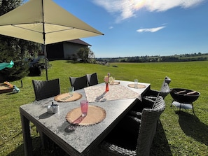 Outdoor dining - Gustis Hüsli - Alpensicht & Natur pur by Interhome (Höchenschwand)