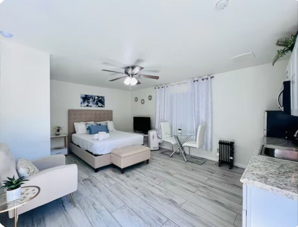 1 habitación, tabla de planchar con plancha, wifi y ropa de cama 
