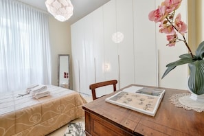 1 chambre, fer et planche à repasser, Wi-Fi gratuit, draps fournis