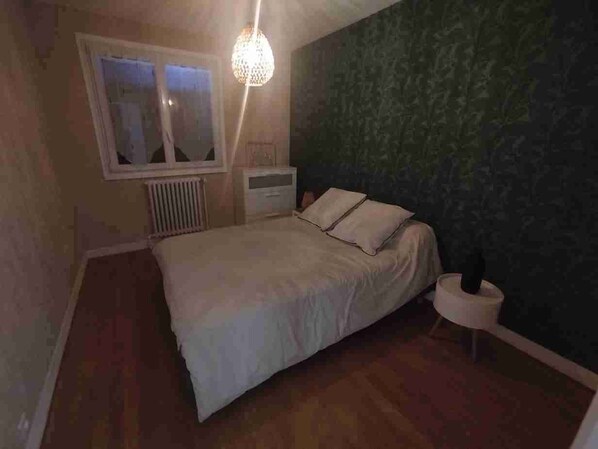 WiFi, bed sheets
