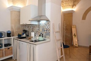 Fridge, oven, stovetop, coffee/tea maker - Le Chicche Suite (Lecce)