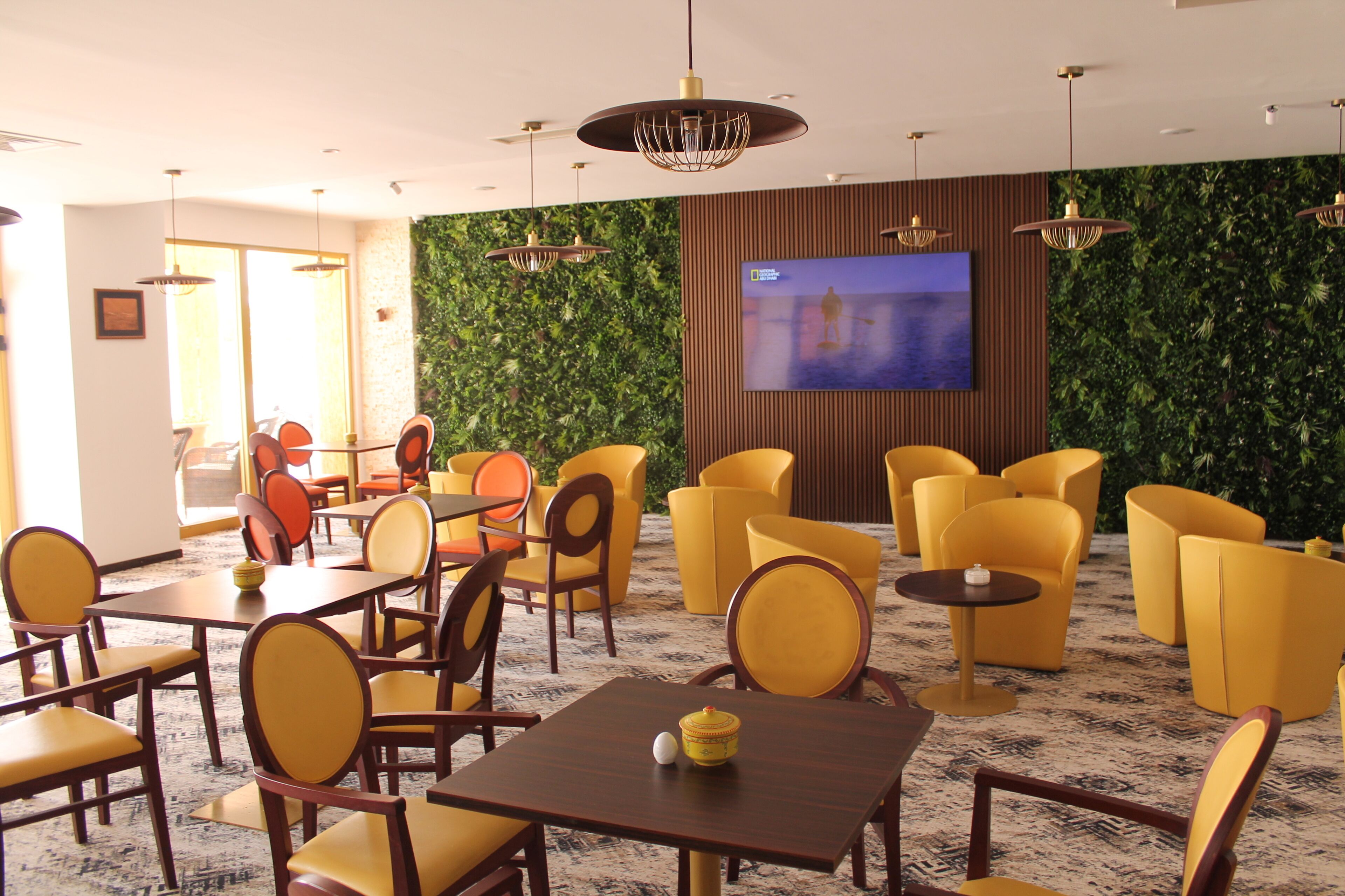 朝食 (ビュッフェ)、毎日提供 (無料)