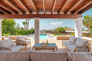Outdoor dining - Stunning villa with fabulous views 5 minutes from the airport and Ibiza Town (IB)