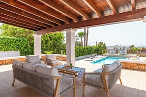 Terrace/patio - Stunning villa with fabulous views 5 minutes from the airport and Ibiza Town (IB)