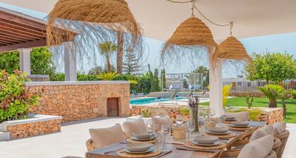 Stunning villa with fabulous views 5 minutes from the airport and Ibiza Town